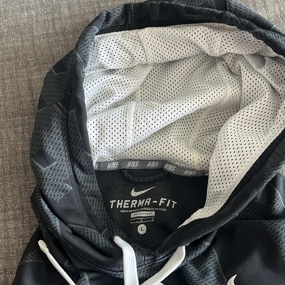 Men’s Nike Therma-Fit Hoodie - Picture 3 of 4